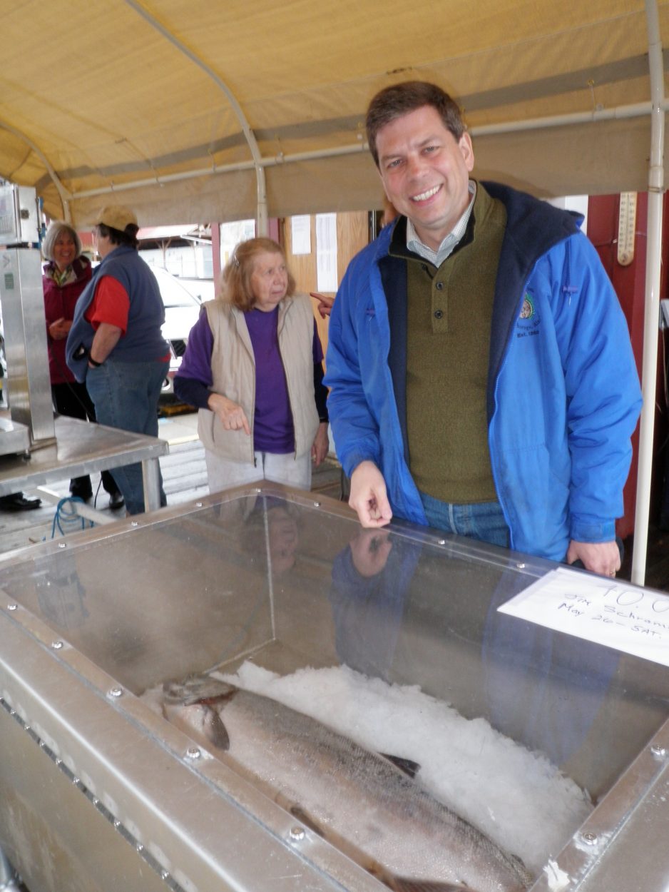 Begich visits Petersburg, talks local issues