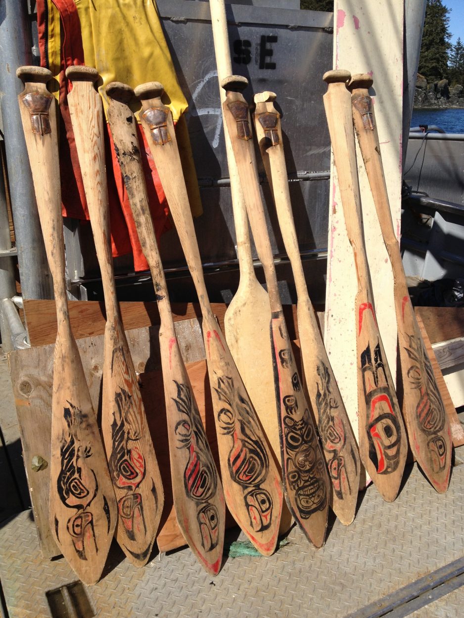 Fisherman finds, returns lost paddles