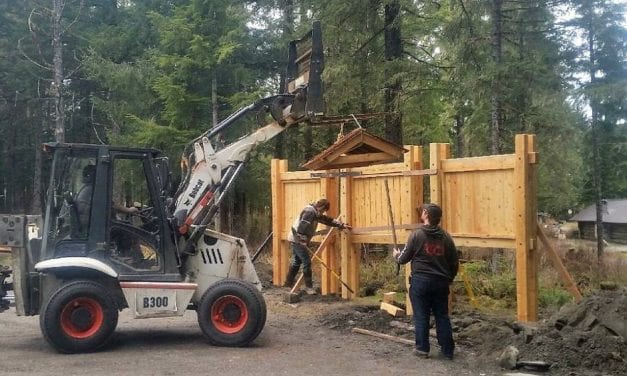 Kiosk to inform Ravens Roost and Sandy Beach hikers