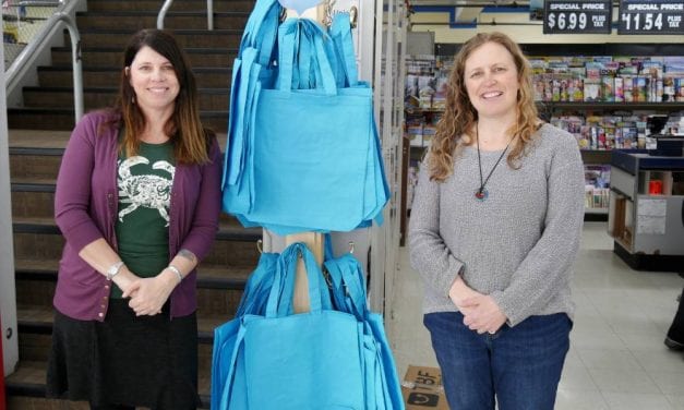 Petersburg volunteers provide reusable bags to borrow at local grocery store