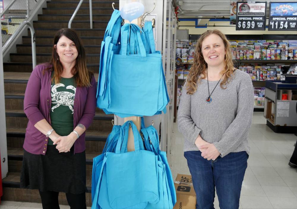 Petersburg volunteers provide reusable bags to borrow at local grocery ...