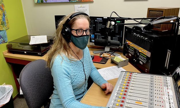 Petersburg celebrates local women in call-in radio show