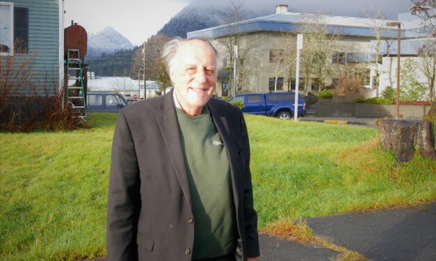 Concert pianist performs in Petersburg and gives parents some tips