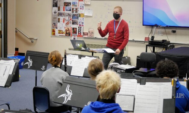 Petersburg School District’s new music teacher prepares students for in-person winter concert