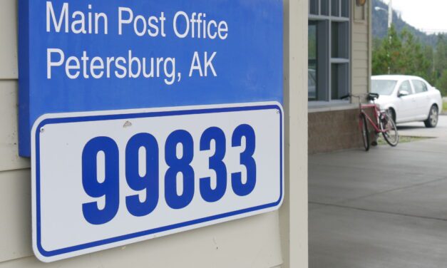 Petersburg mayor relates commitments to upgrades for local post office