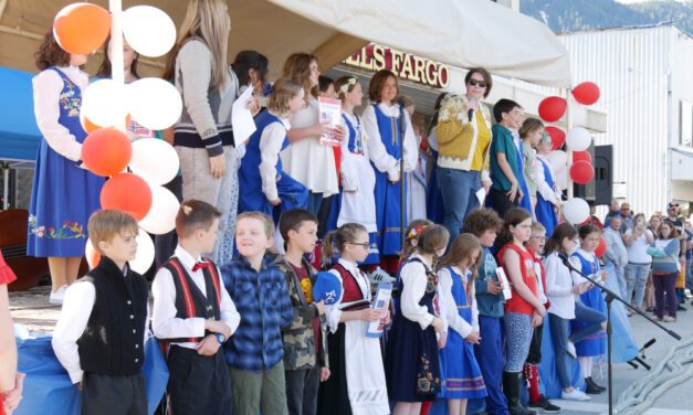 Petersburg enjoys sunny Little Norway Festival