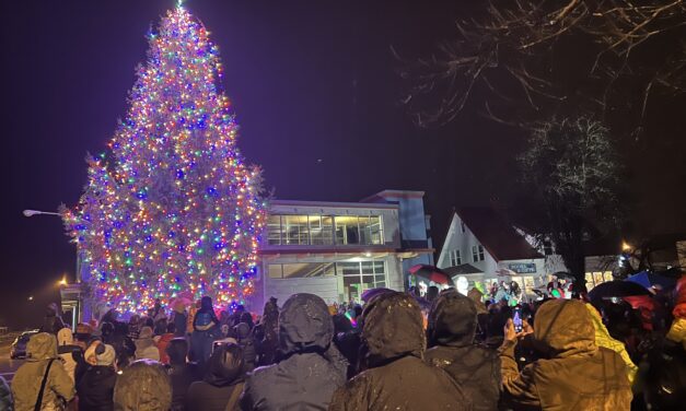 Petersburg Holds Its Annual Christmas Tree Lighting