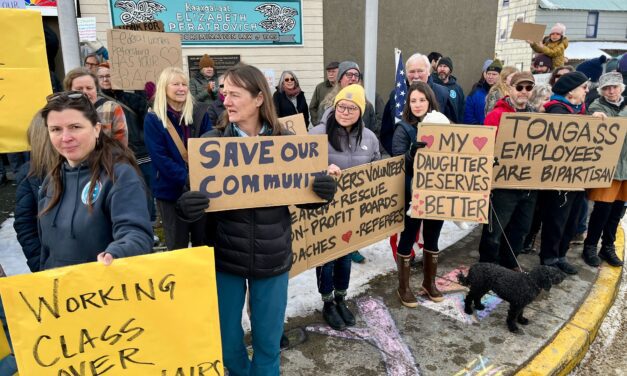 Petersburg residents rally in support of federal workers
