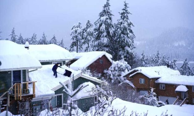 Juneau updates its avalanche messaging as snowstorm smashes local records
