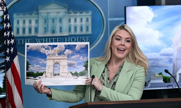 Commission of Fine Arts votes to move ahead with Trump’s proposed victory arch